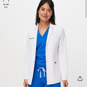 Figs NWOT Bellevue Slim Short Lab Coat